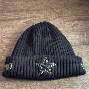 Pre Owned Dallas Cowboys New Era 2020 Salute To Service Knit Beanie Black